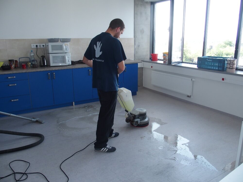 strojové čištění podlah Brno